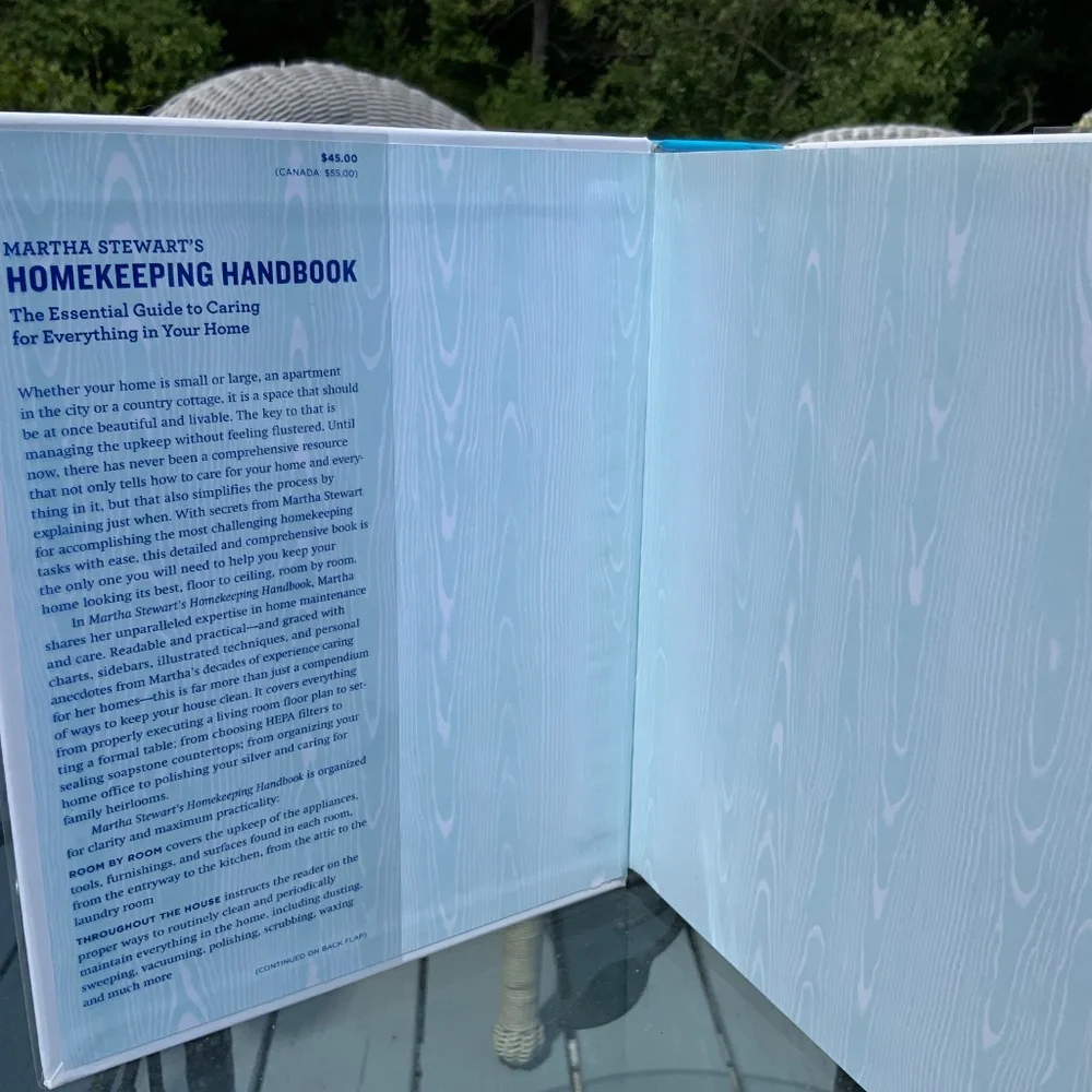 Martha Stewart Homekeeping Handbook Essential Guide to Caring For Your Home 2006 - Picture 5 of 6